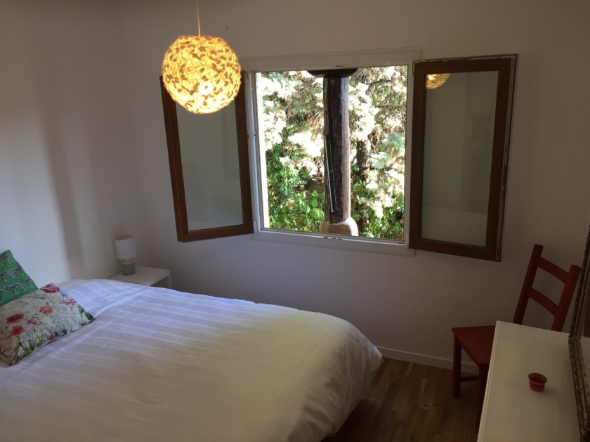 Double bedroom with view of garden